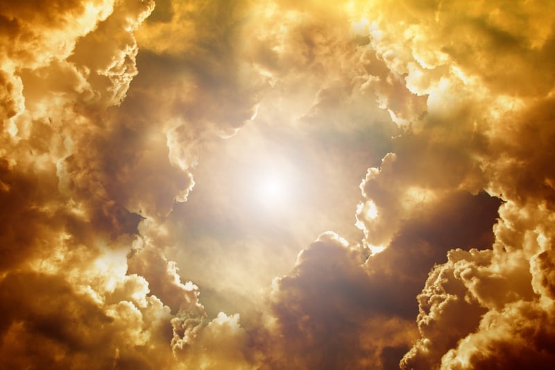 Sun-inspired Outfit